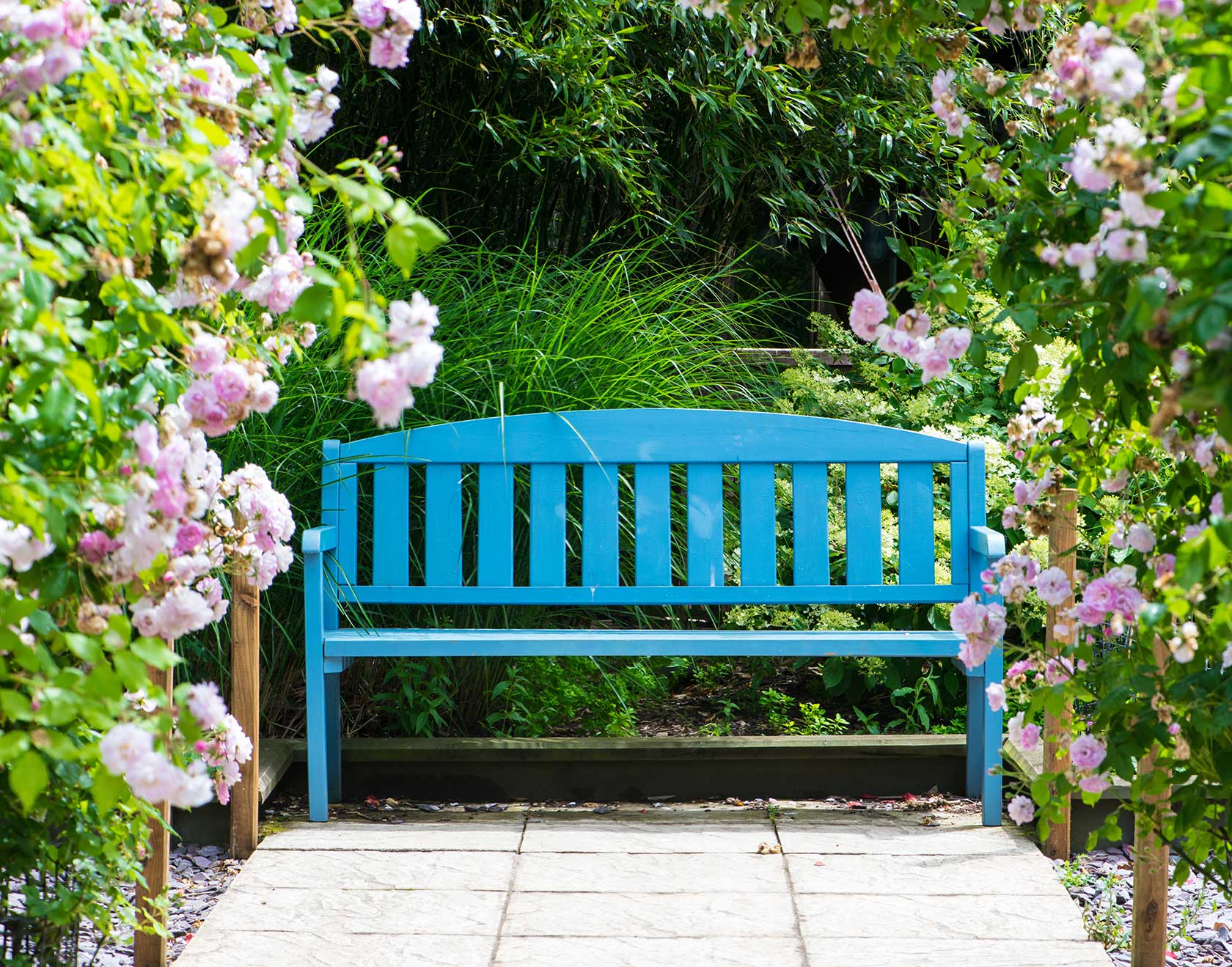 Eight Benefits Your Family Will Receive From A Garden Bench